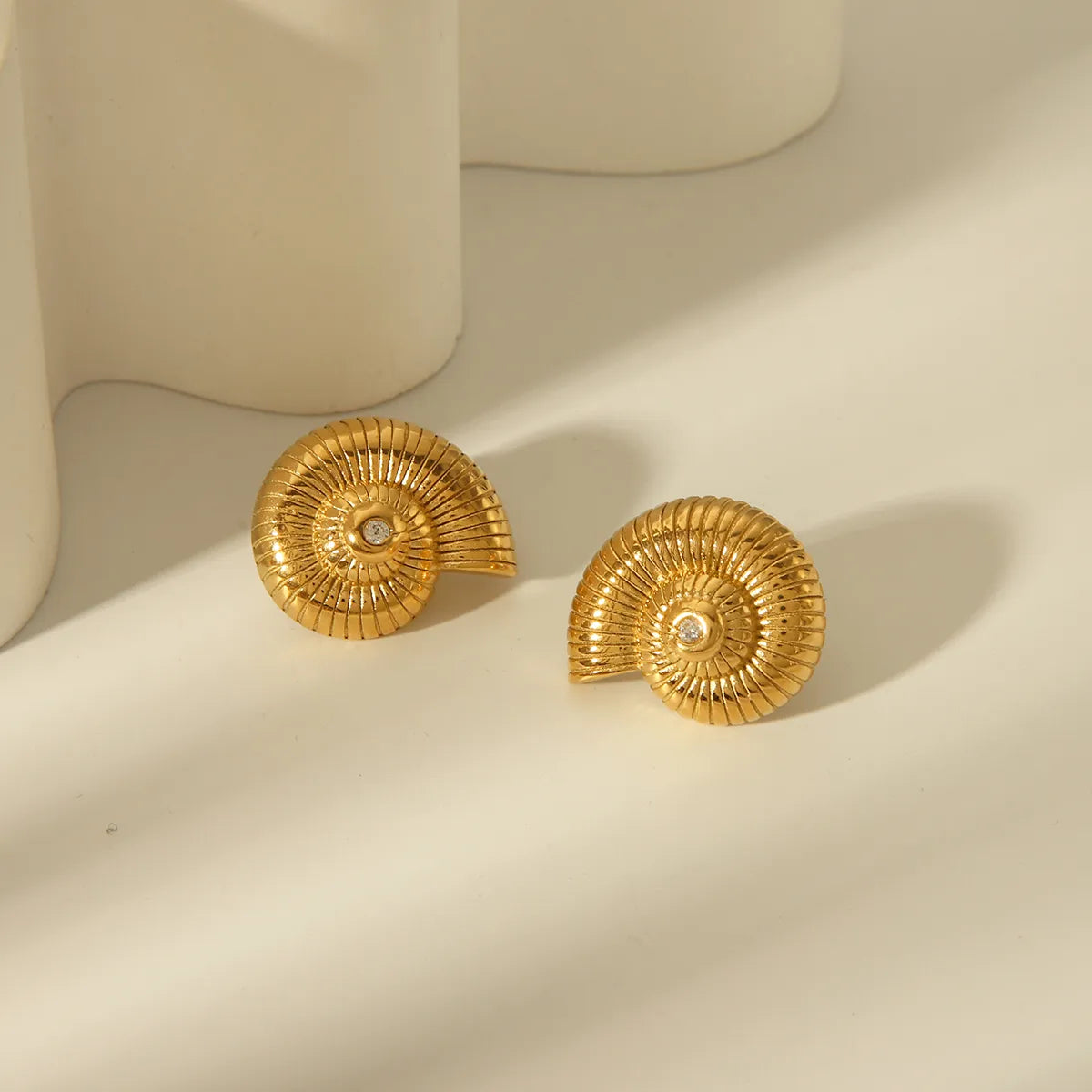 Aretes Cocha Dorado Acero Inoxidable
