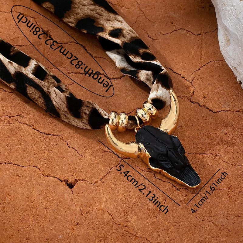 Collar Cabeza Toro Tela Resina