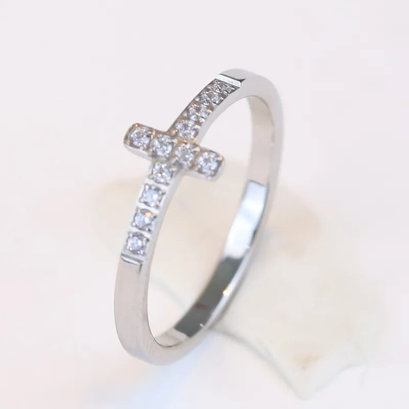 Anillo Cruz Elegante Plateado