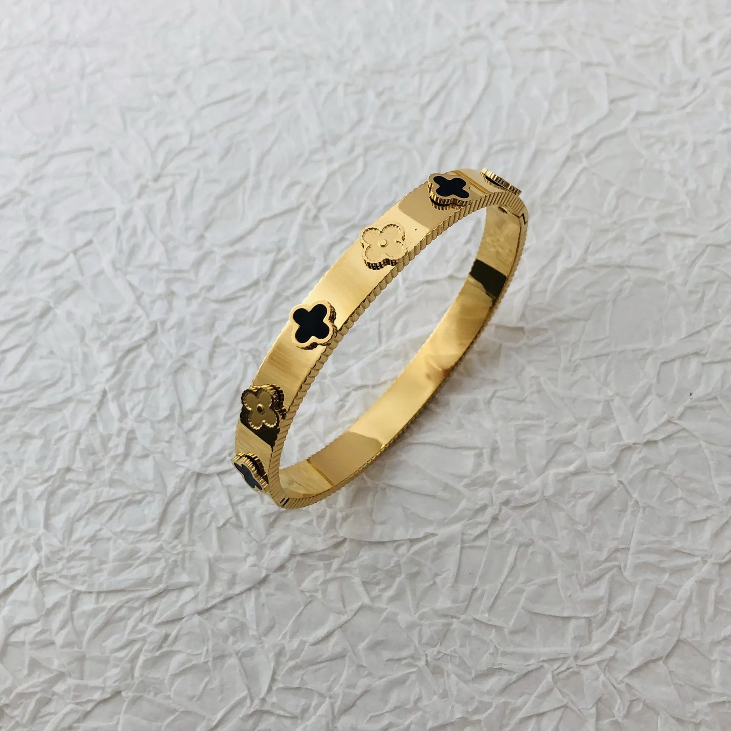 Pulsera Trébol Dorado Acero Titanio