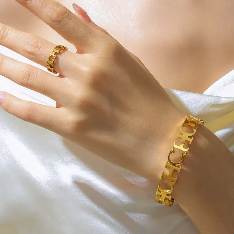Pulsera Letra Dorada Acero Inoxidable