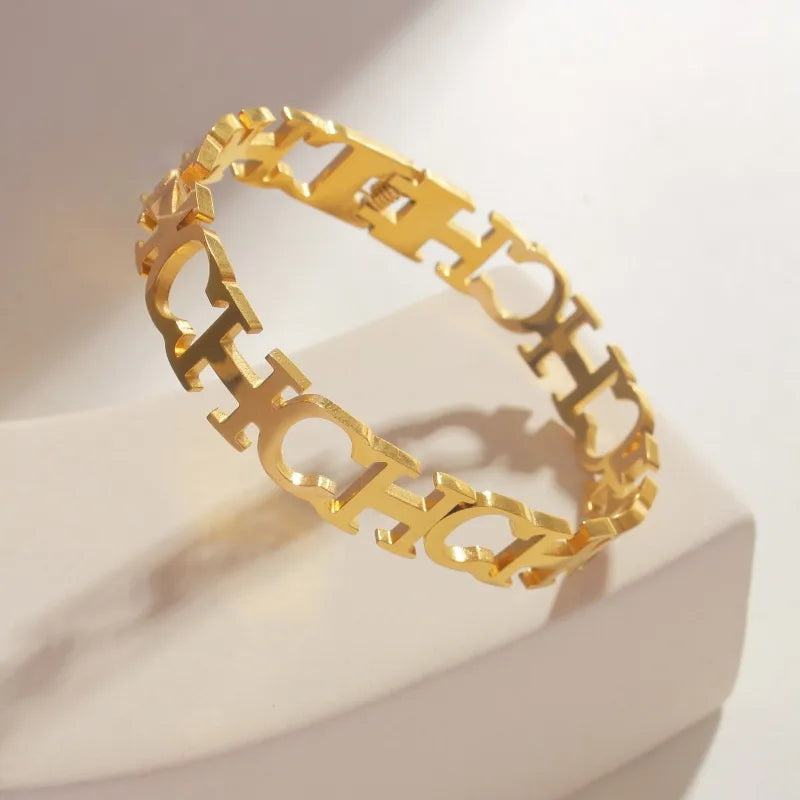 Pulsera Letra Dorada Acero Inoxidable