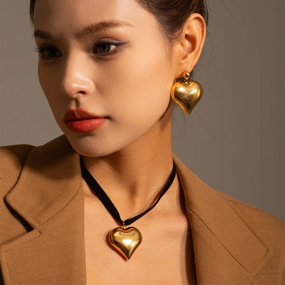 Chocker Negro Corazón Dorado