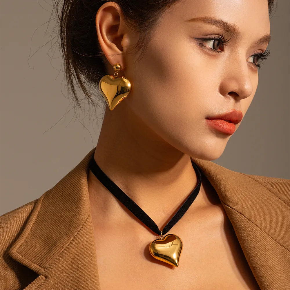 Chocker Negro Corazón Dorado