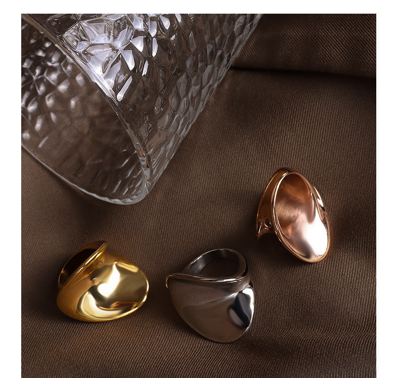 Anillo Irregular Dorado Acero Titanio