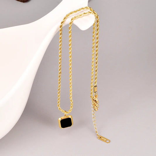 Collar Retro Cuadrado