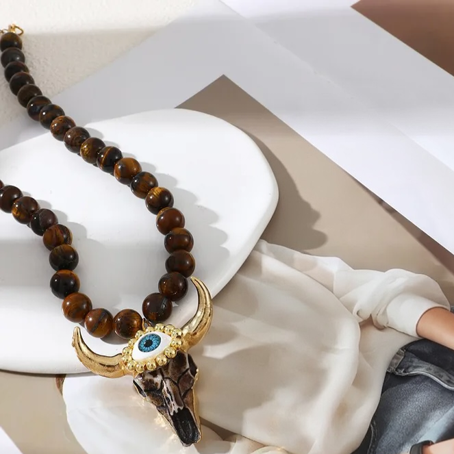 Collar Cabeza Vaca Resina