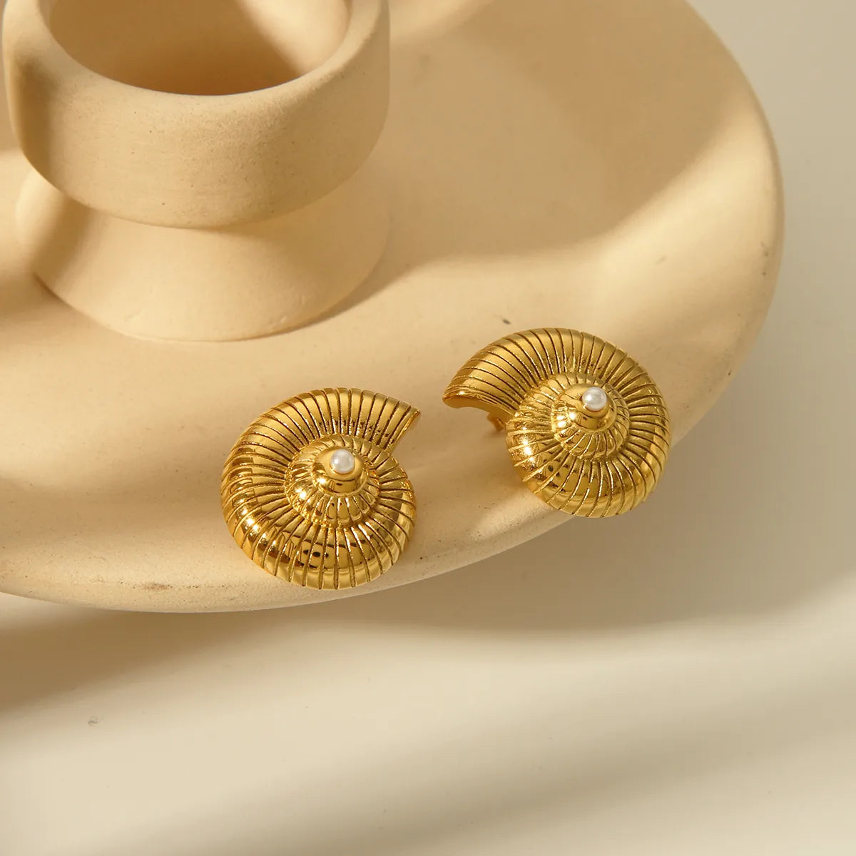 Aretes Cocha Dorado Acero Inoxidable