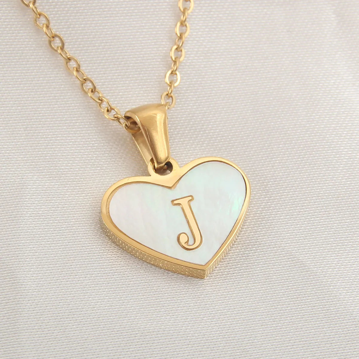Collar Letra Corazón Acero Inoxidable