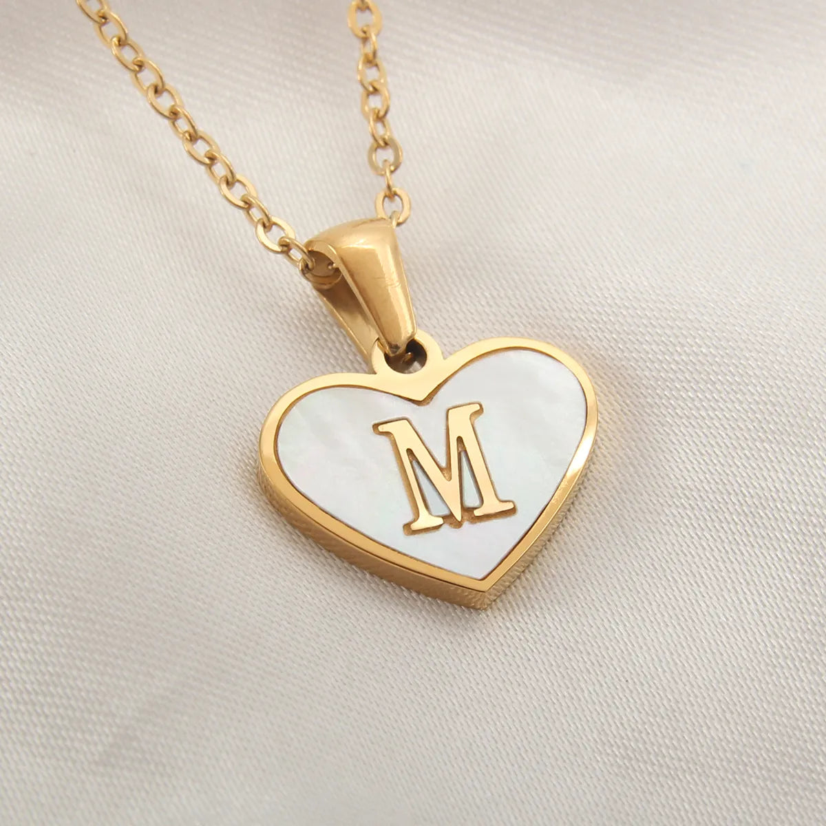 Collar Letra Corazón Acero Inoxidable