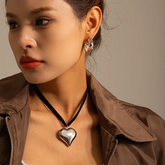 Chocker Negro Corazón Plateado