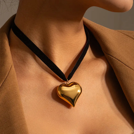 Chocker Negro Corazón Dorado