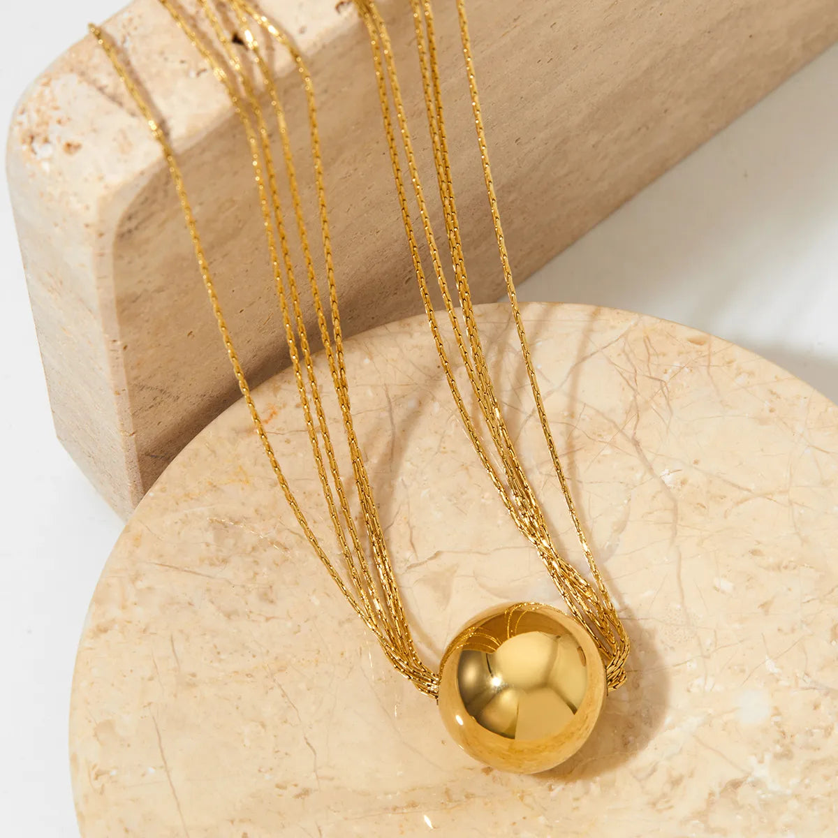 Collar Bola Dorado Acero Inoxidable