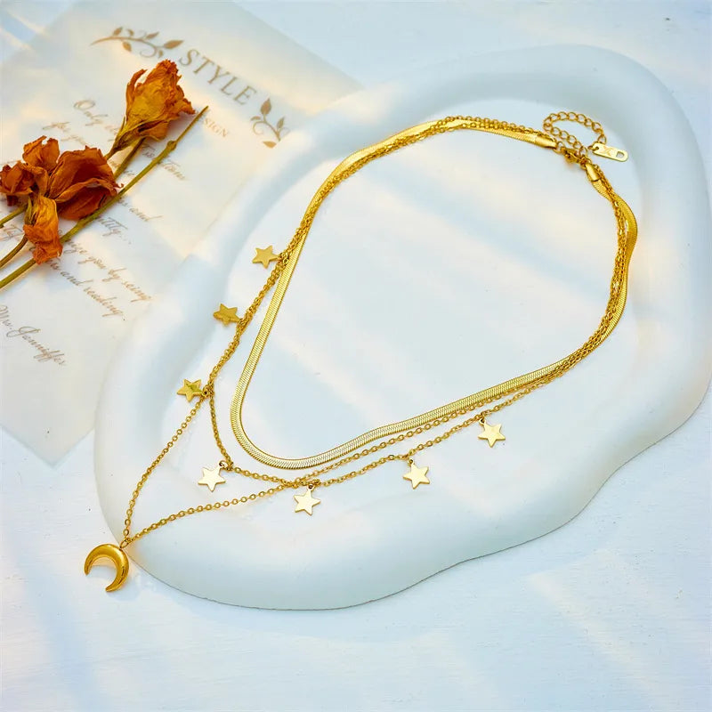Collar Triple Estrellas Luna Acero Titanio