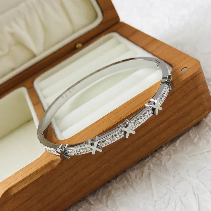 Pulsera X Plateada Acero Titanio