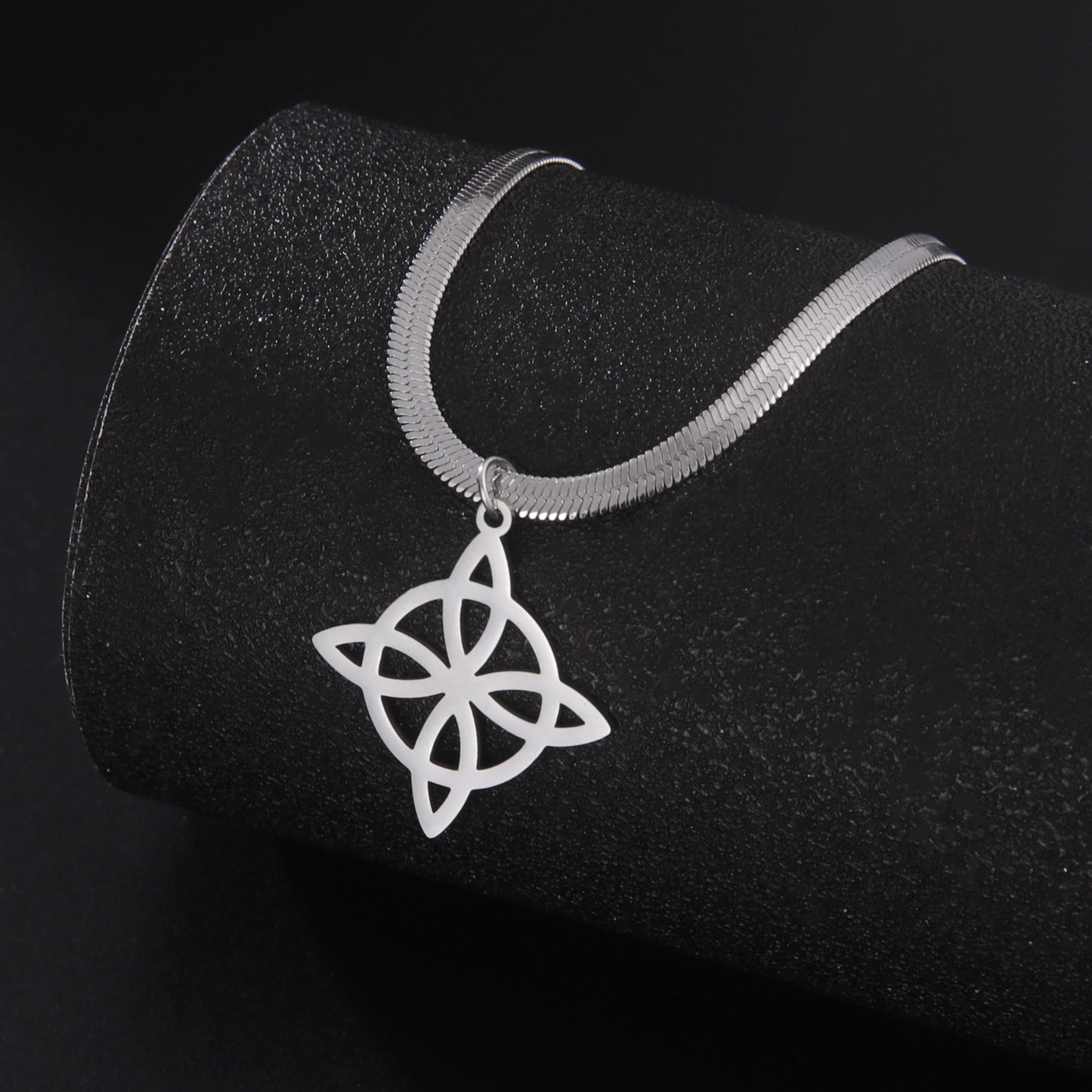 Collar Nudo De Bruja Acero Inoxidable