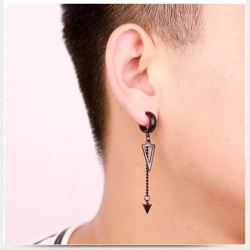Clip De Oreja Punk Triangulo Negro