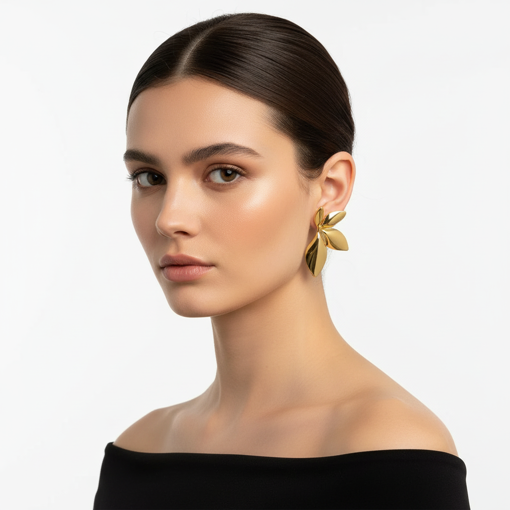 modelo con aretes de este producto