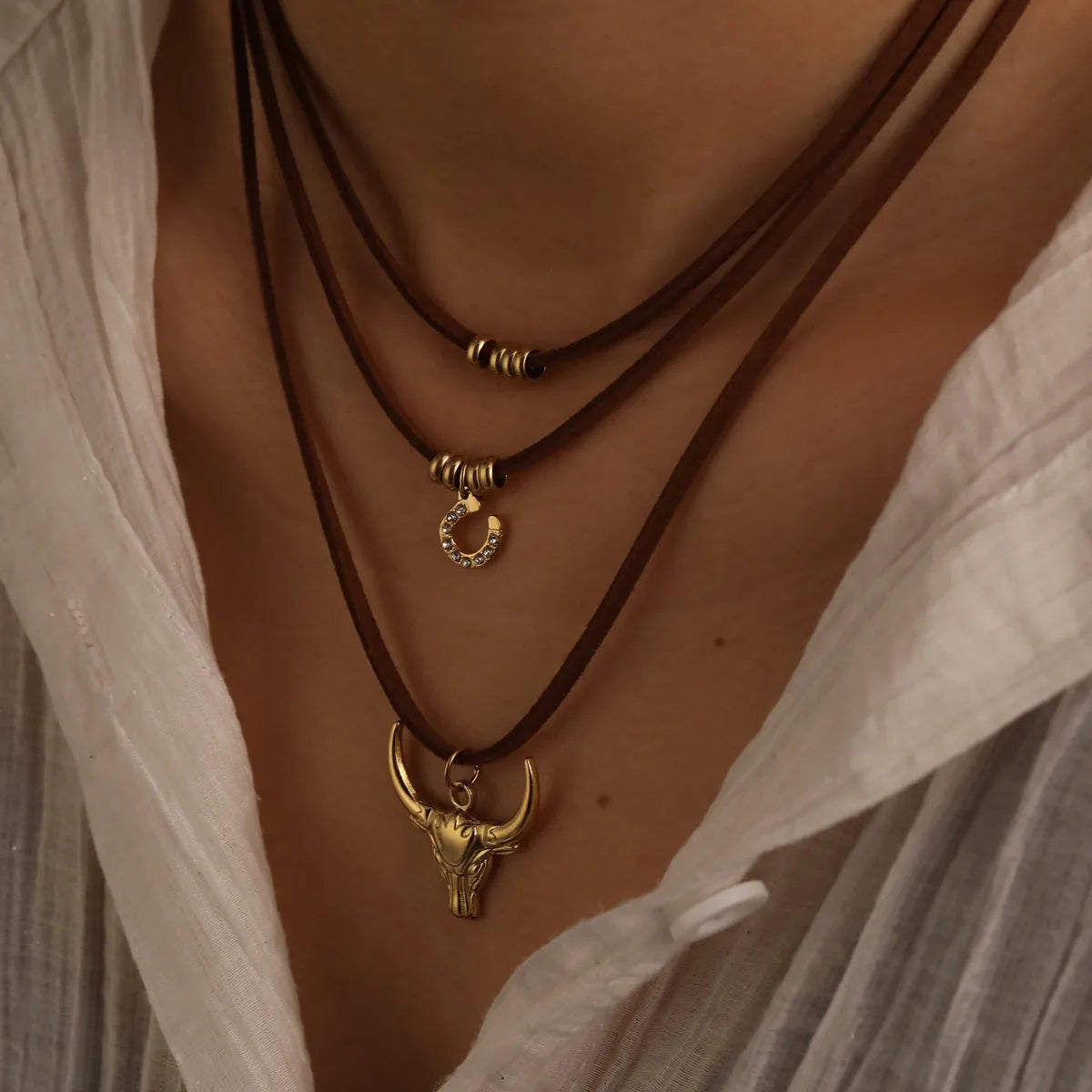 Collar Terciopelo Cabeza Toro Acero Inoxidable