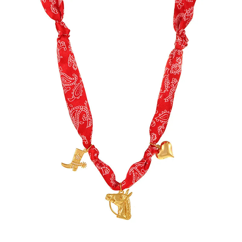 Collar Tela Rojo Caballo Bota Corazón