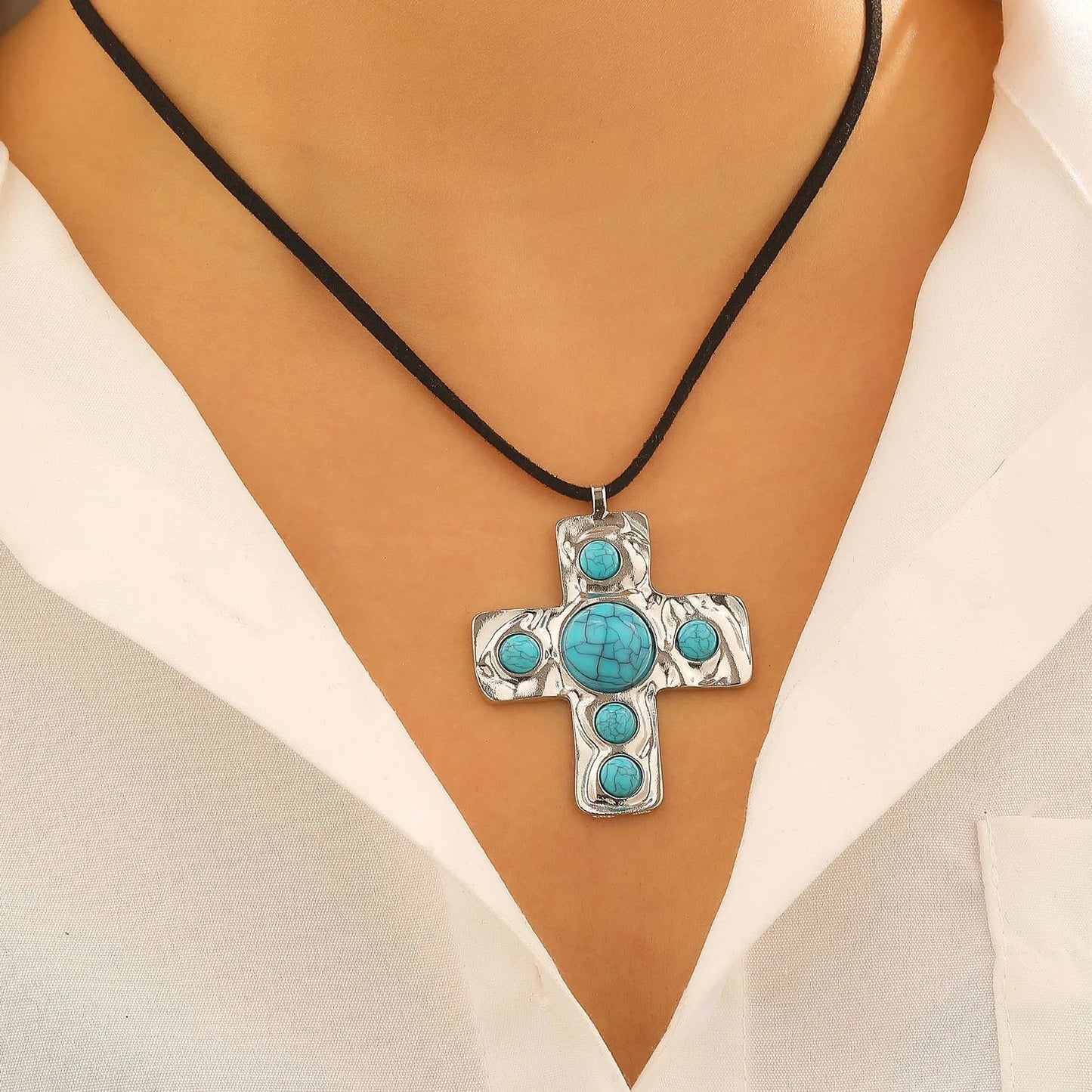 Collar Cruz Turquesa Cuerda Aleación