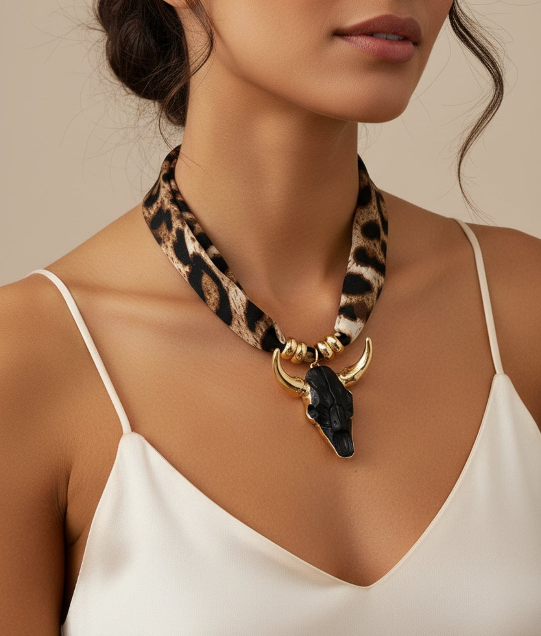 Collar Cabeza Toro Tela Resina